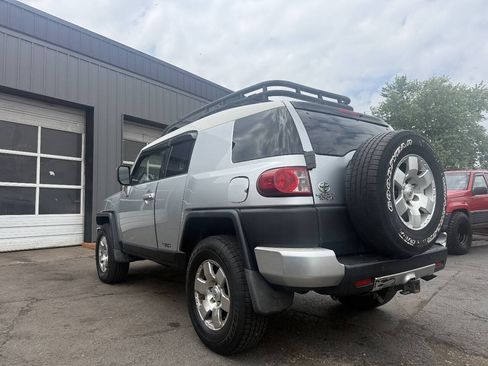 Used 2007 Toyota FJ Cruiser 4WD w/ Upgrade Pkg 2 image 6