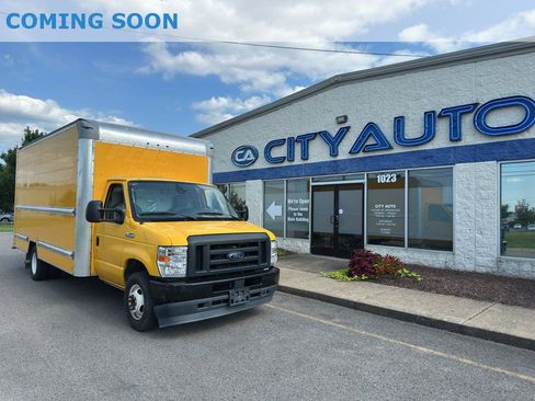 Used 2022 Ford E-350 and Econoline 350 Super Duty RWD image 2