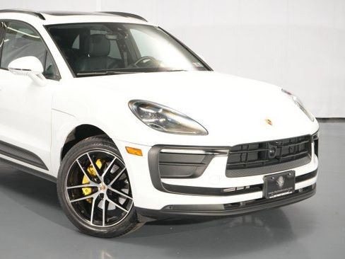 Used 2023 Porsche Macan AWD/4WD image 8