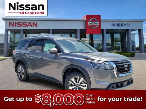 New 2025 Nissan Pathfinder SL image 1