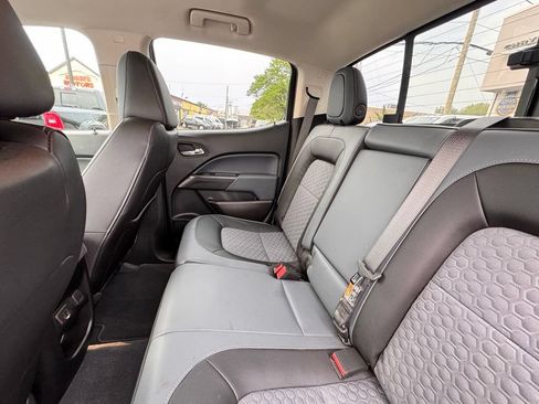 Used 2022 Chevrolet Colorado Z71 AWD/4WD image 17