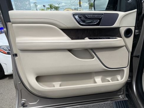 Used 2019 Lincoln Navigator Select w/ Cargo Package RWD image 18