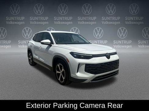 Used 2025 Volkswagen Tiguan SE w/ Panoramic Sunroof Package FWD image 10