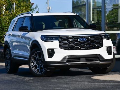 Used 2025 Ford Explorer Platinum w/ Ultimate Package AWD/4WD image 5
