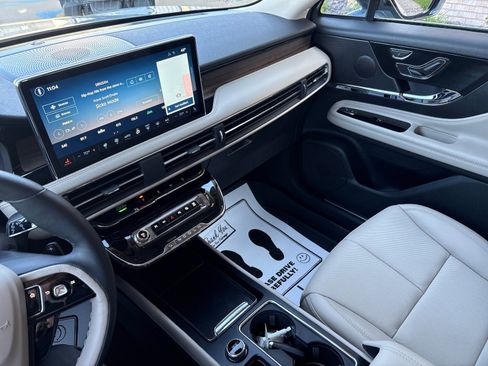 New 2026 Lincoln Corsair Reserve image 15