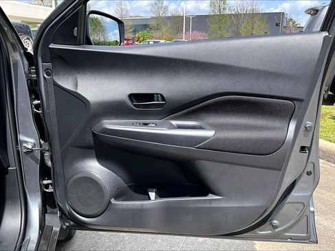 Used 2025 Nissan Kicks Play S image 40