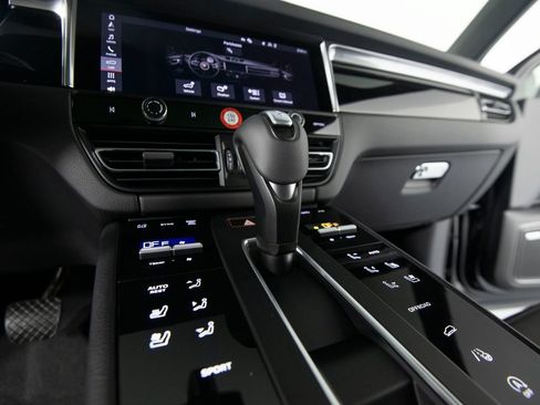 New 2026 Porsche Macan AWD/4WD image 28