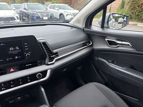 Used 2025 Kia Sportage LX image 34