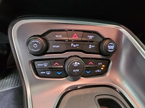 Used 2019 Dodge Challenger R/T w/ Driver Convenience Group RWD image 21