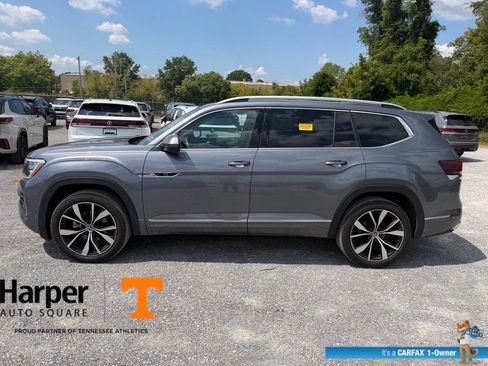 Used 2024 Volkswagen Atlas SEL Premium R-Line AWD/4WD image 2