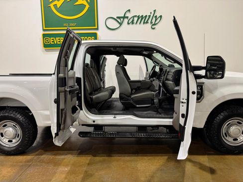 Used 2018 Ford F250 XL w/ Power Equipment Group RWD image 11