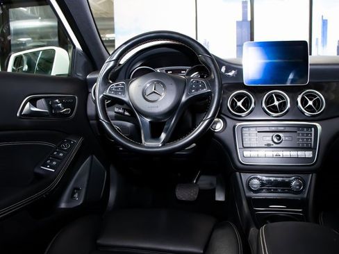 Used 2018 Mercedes-Benz GLA 250 4MATIC image 16