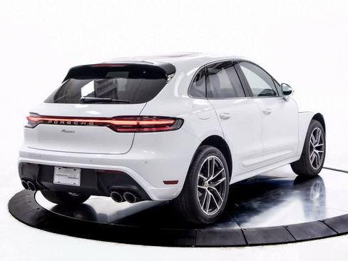 Certified 2025 Porsche Macan image 7
