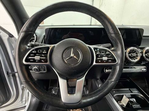 Used 2022 Mercedes-Benz GLB 250 4MATIC image 16