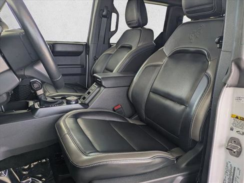 Used 2025 Ford Bronco Outer Banks AWD/4WD image 16