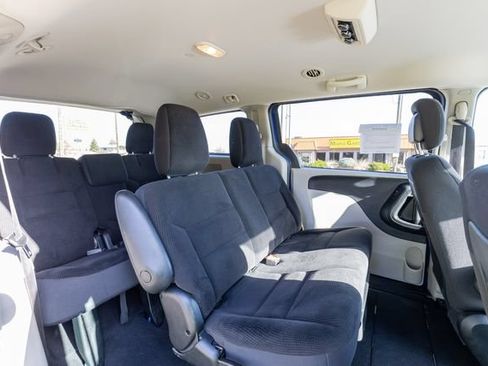 Used 2018 Dodge Grand Caravan SE w/ UConnect Hands-Free Group FWD image 18