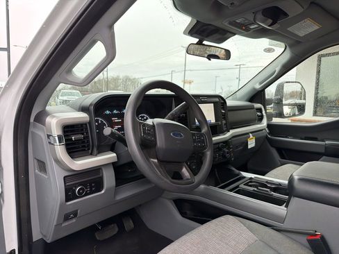 Used 2025 Ford F250 XLT w/ FX4 Off-Road Package image 3