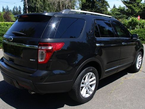 Used 2015 Ford Explorer XLT w/ Equipment Group 202B AWD/4WD image 3
