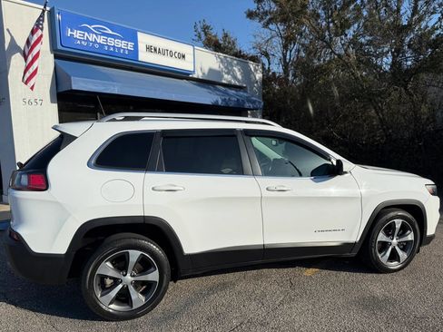 Used 2019 Jeep Cherokee Limited FWD image 13