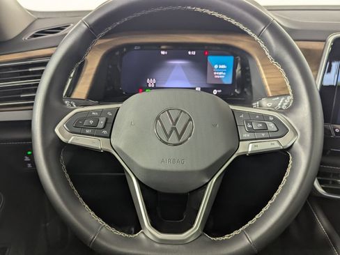 Used 2025 Volkswagen Atlas SE FWD image 15