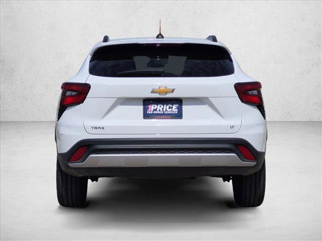 Used 2025 Chevrolet Trax LT FWD image 7