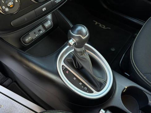 Used 2014 Kia Soul + FWD image 17