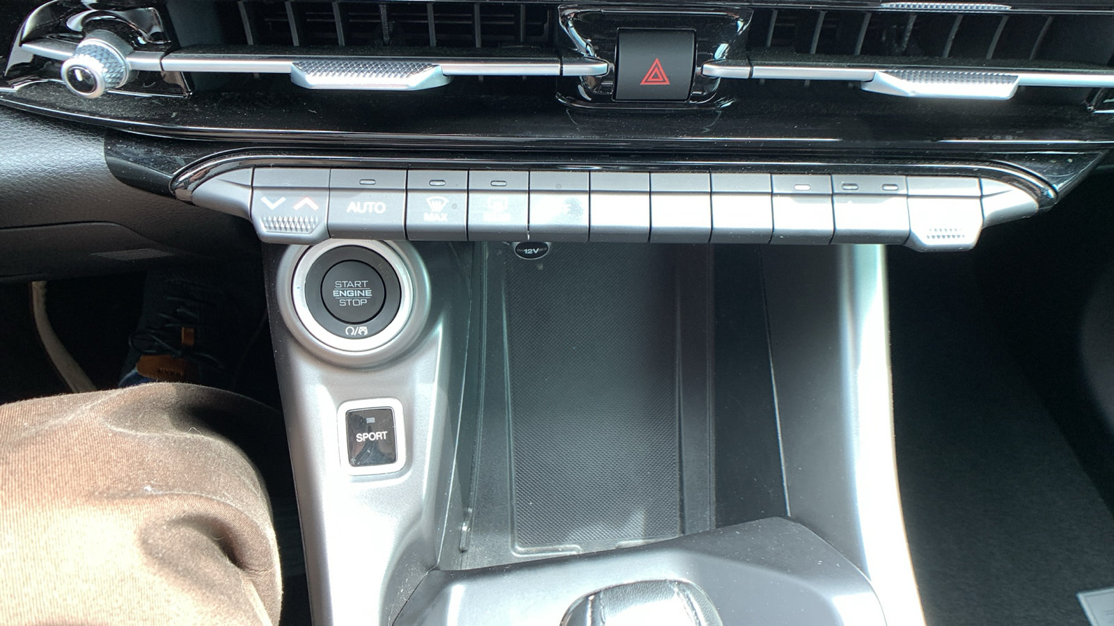Used 2024 Dodge Hornet R/T w/ R/T Blacktop Package AWD/4WD image 17