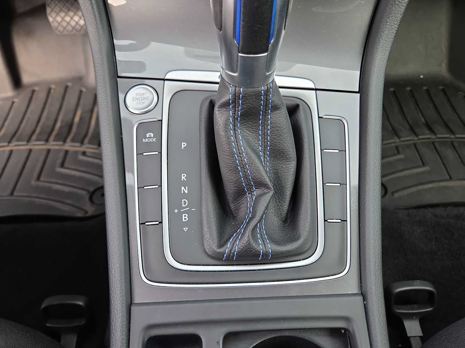 Used 2016 Volkswagen e-Golf SE w/ DC Fast Charging Package FWD image 25