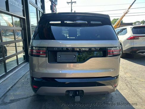 Used 2024 Land Rover Discovery Dynamic SE AWD/4WD image 3