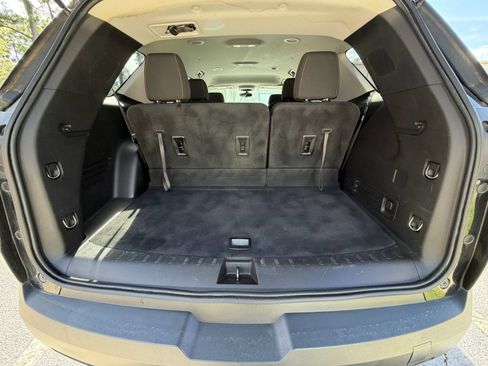 Used 2020 Chevrolet Traverse LT FWD image 31