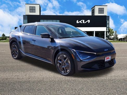 New 2025 Kia EV6 Light w/ Light LR Technology Package AWD/4WD image 3