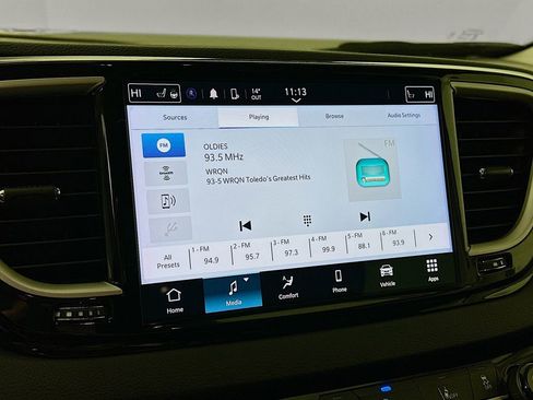 Certified 2024 Chrysler Pacifica Touring-L image 23