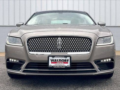 Used 2018 Lincoln Continental Select image 3