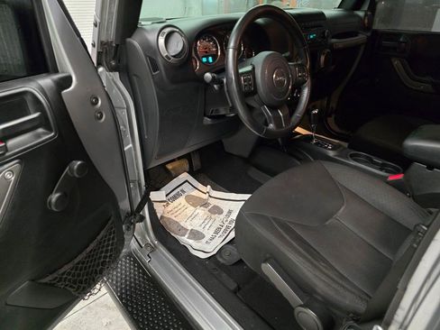 Used 2018 Jeep Wrangler Unlimited Sport w/ Connectivity Group AWD/4WD image 15