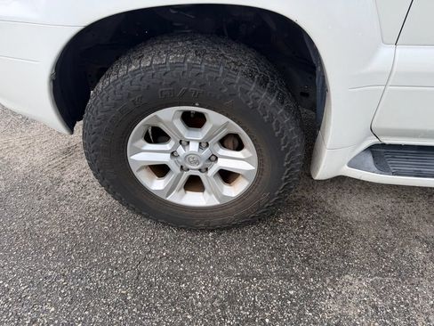 Used 2005 Lexus GX 470 AWD/4WD image 10
