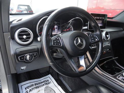Used 2018 Mercedes-Benz GLC 300 4MATIC w/ Premium Package image 9
