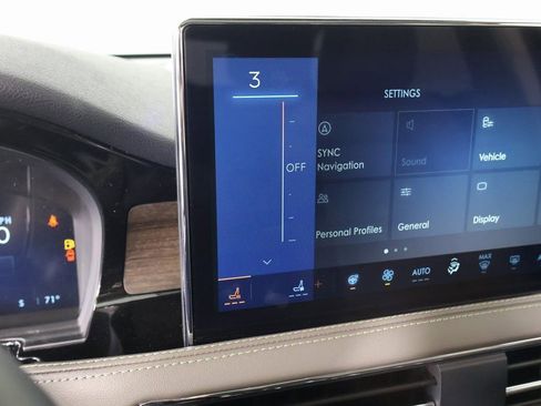 New 2026 Lincoln Corsair Reserve w/ Jet Appearance Package FWD image 7