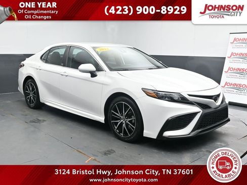 Used 2024 Toyota Camry SE image 1