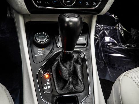 Used 2021 Jeep Cherokee Limited w/ Elite Package image 17