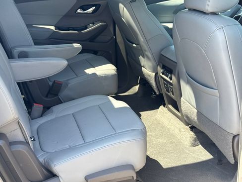 Used 2019 Chevrolet Traverse LT w/ LT Premium Package AWD/4WD image 15