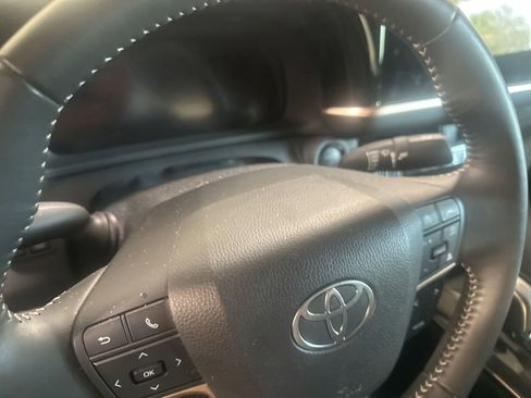 Used 2025 Toyota Crown XLE image 6