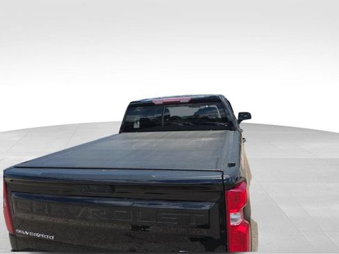 Used 2020 Chevrolet Silverado 1500 Custom w/ Custom Value Package AWD/4WD image 4
