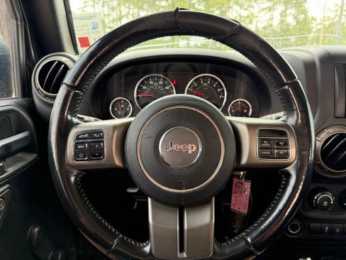 Used 2018 Jeep Wrangler Sport AWD/4WD image 13