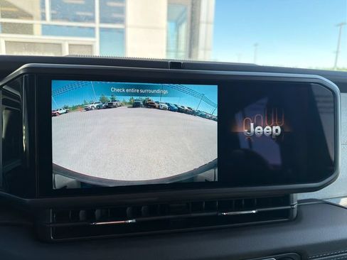 Used 2025 Jeep Wrangler Unlimited Sahara w/ Safety Group AWD/4WD image 45