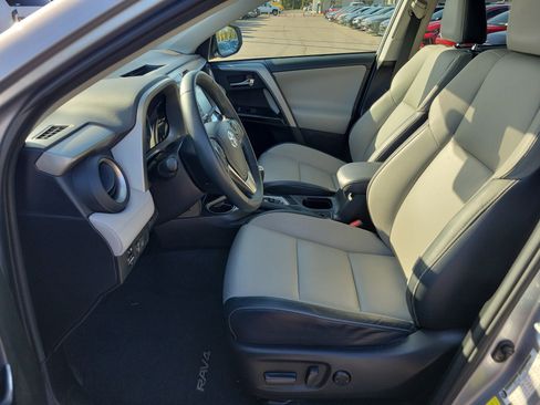 Used 2016 Toyota RAV4 Limited image 22