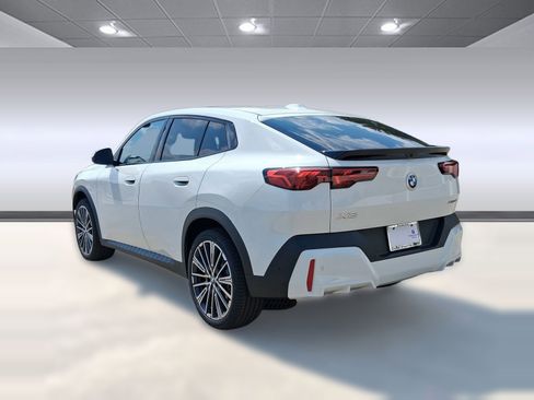 Used 2026 BMW X2 xDrive28i w/ Technology Package image 17