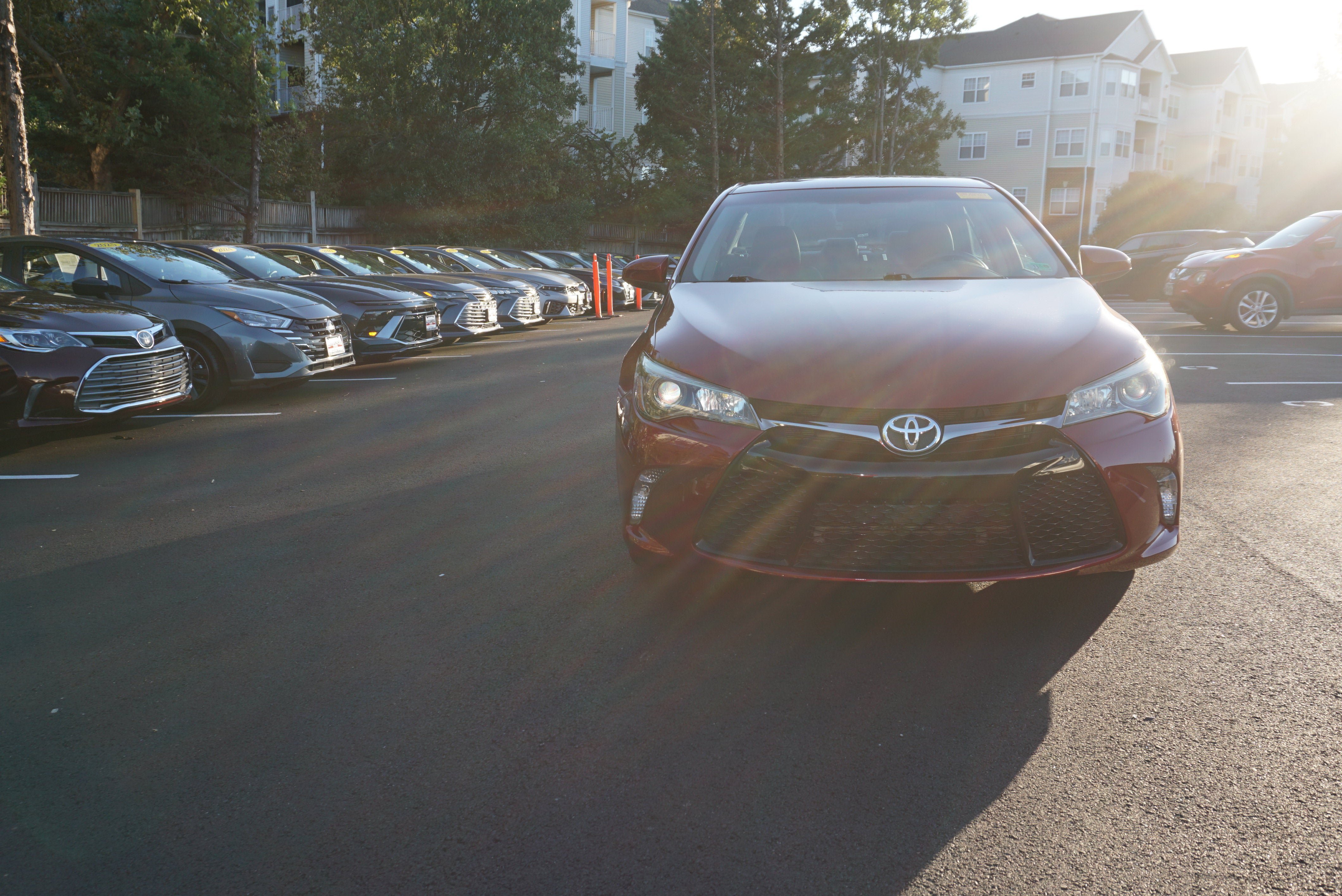 Used 2016 Toyota Camry SE w/ Protection Package (Q2) FWD image 2