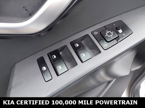 Certified 2024 Kia Niro LX image 18