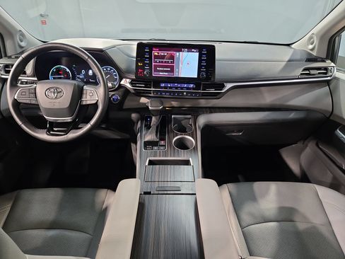 Used 2022 Toyota Sienna Limited FWD image 10