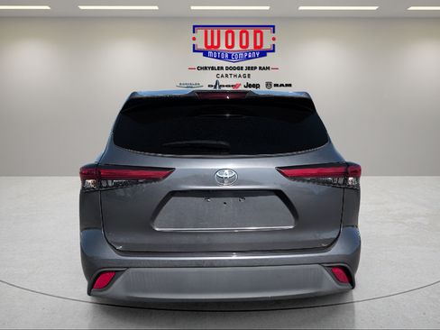 Used 2021 Toyota Highlander XLE AWD/4WD image 6